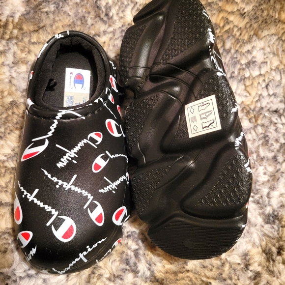 Boys Champions shoes new - Picture 1 of 2